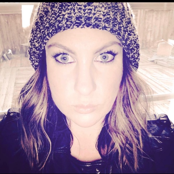 Profile Picture of Raegan Jones (@bootswitdafur) on Poshmark