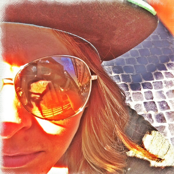 Profile Picture of Alex Albu (@alexandraalbu) on Poshmark
