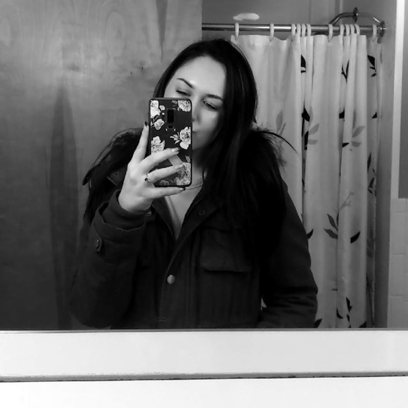 Danielle Degarmo - Poshmark Profile Picture of Danielle Degarmo (@dkdegarmo) on Poshmark