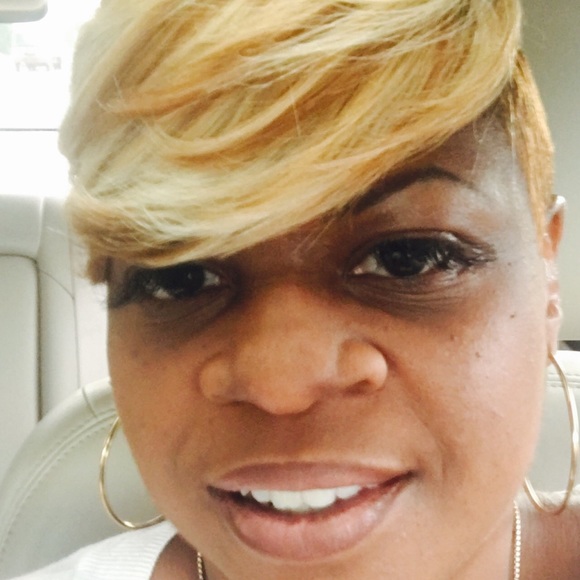 Profile Picture of Tosha Patricko (@asmile276) on Poshmark