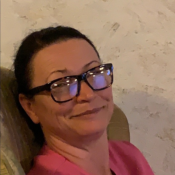 Profile Picture of Tracy Nicholas (@trayray28) on Poshmark