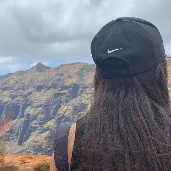 Profile Picture of Isabella Ballesteros (@_isabellab_) on Poshmark