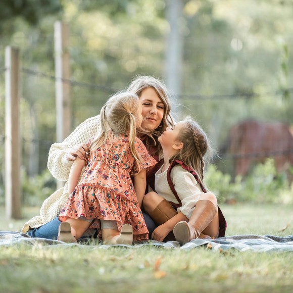 Profile Picture of Kelli Pozzi (@kelpozzi) on Poshmark