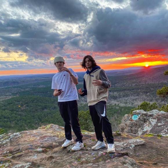 Profile Picture of Hunter Yates (@hunteryates925) on Poshmark