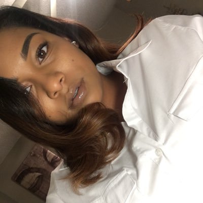 Profile Picture of Valerie Simon (@v_anndenae) on Twitter