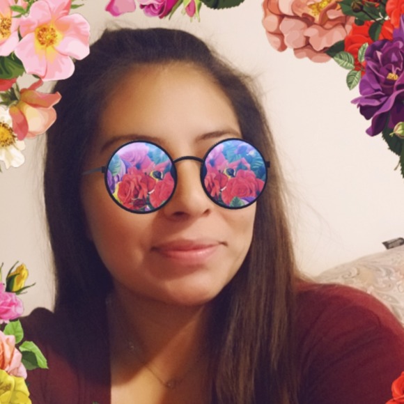 Profile Picture of Paula Bueno (@pawiz) on Poshmark