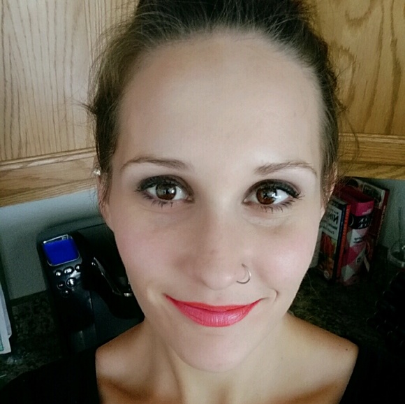 Profile Picture of Ariel Clay (@arielclay91) on Poshmark