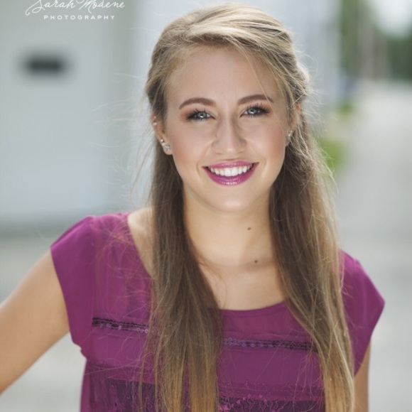 Profile Picture of Sara Brunner (@brunners3) on Poshmark