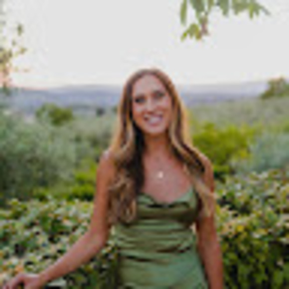 Profile Picture of Lainey Tagliaferri (@l_tagliaferri) on Poshmark