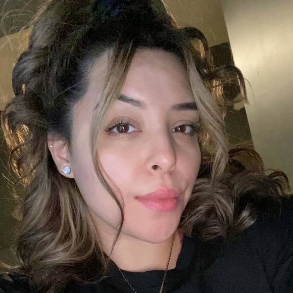 Profile Picture of Jasmine Solis (@jasmine299) on Poshmark