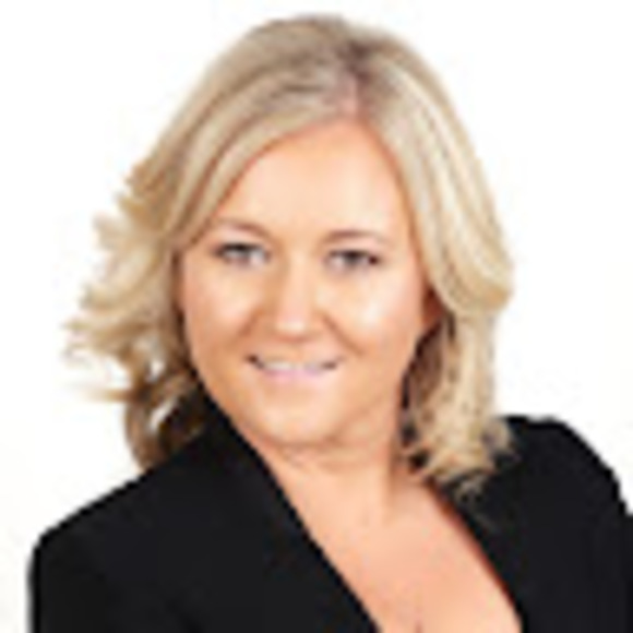 Profile Picture of Liesha Eggink (@lieshae) on Poshmark