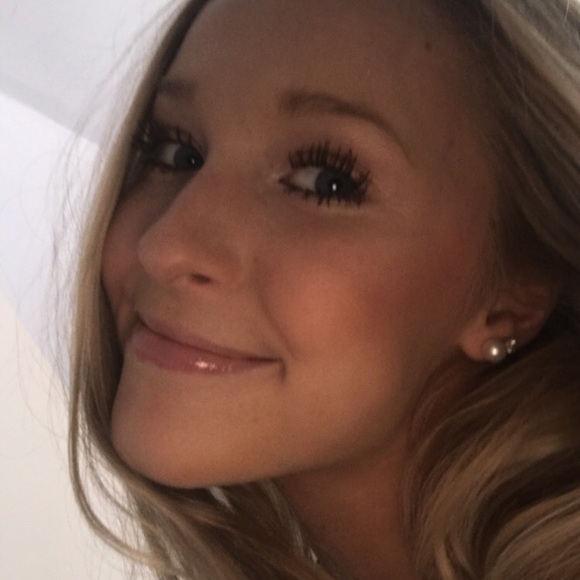 Profile Picture of Paige Baldwin (@paigebaldwin4) on Poshmark