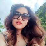 Profile Picture of Aisha Earll (@gfniminhyun) on Facebook