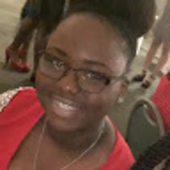 Profile Picture of Amarlia Bellot (@abellot17) on Poshmark