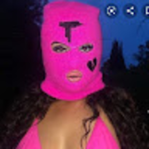 Profile Picture of Vanna Figy (@figy86333) on Poshmark