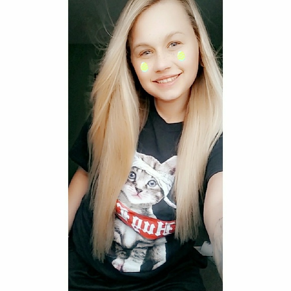 Profile Picture of Michaela Hornback (@michaelabaabyy) on Poshmark