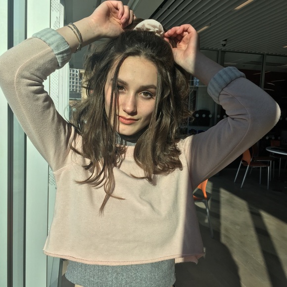 Profile Picture of Julia Sampson (@julia_sampson) on Poshmark