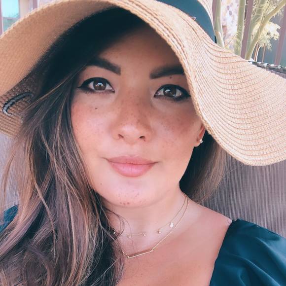 Profile Picture of Chrissy Gilbertson (@cgilbertson123) on Poshmark