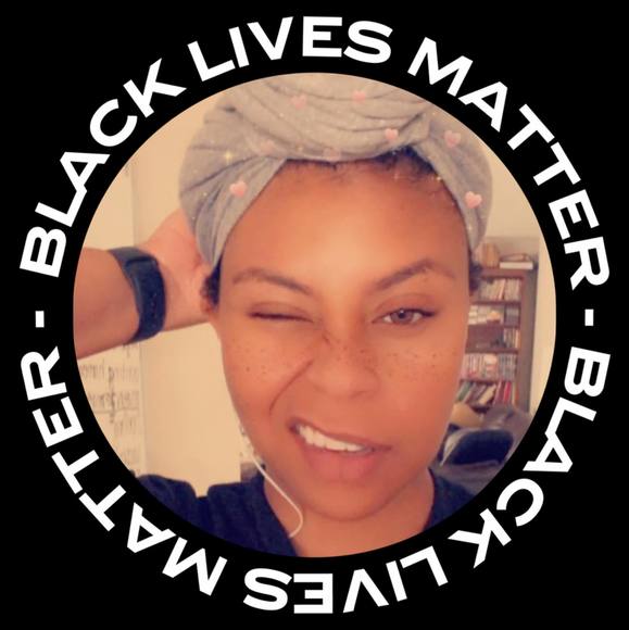 Profile Picture of Amira Freeman (@afree405) on Poshmark