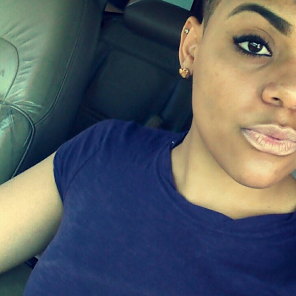 Profile Picture of Aiysha Torres (@aiyshatorres) on Poshmark