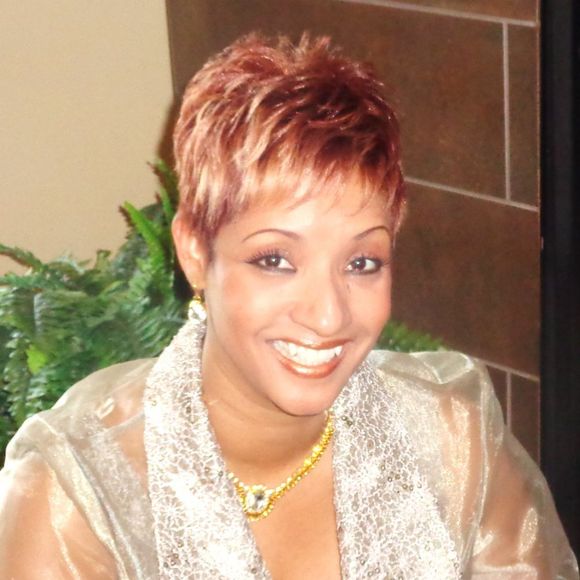 Profile Picture of Lisa Grant (@ladyadore1) on Poshmark