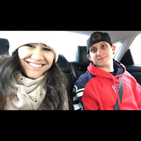 Profile Picture of Tyler Savoie (@tylersavoie) on Poshmark