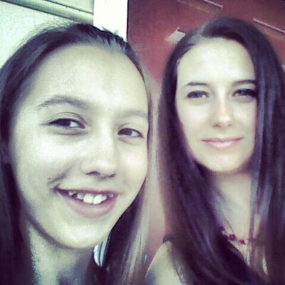 Profile Picture of Danielle Collier (@DaniepeaCollier) on Twitter