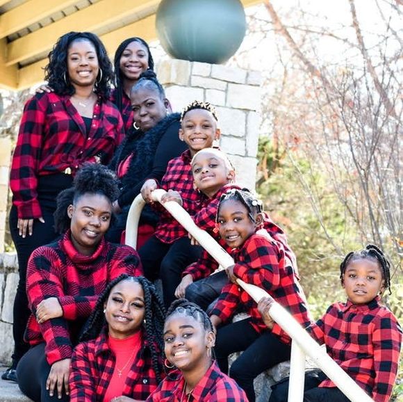 Profile Picture of Carolyn Milliner (@carolynmilliner) on Poshmark