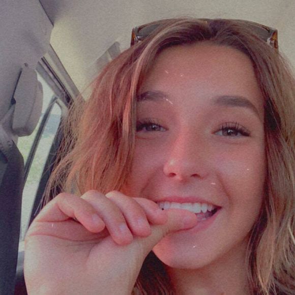 Profile Picture of Isabelle Smith (@izzyes) on Poshmark