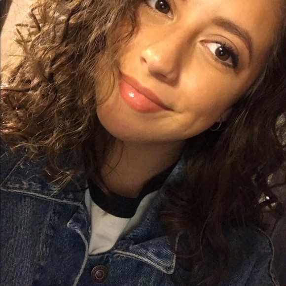 Profile Picture of Victoria Hidalgo (@torihidalgo102) on Poshmark