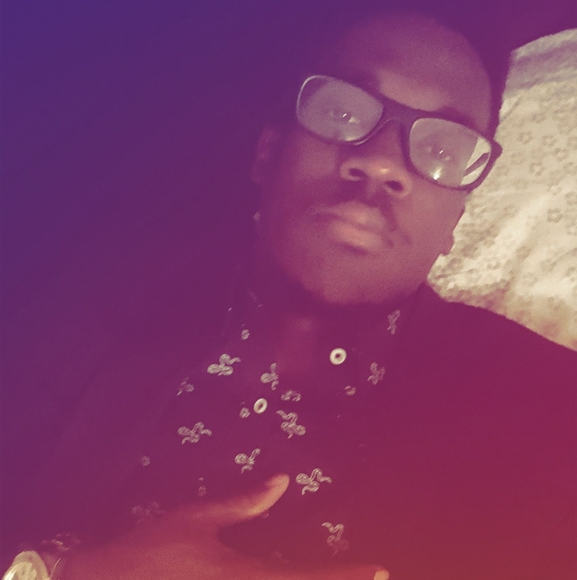 Profile Picture of Adodo L'optimist (@adodol) on Poshmark