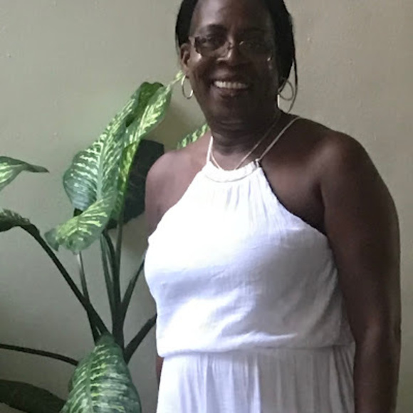 Profile Picture of Stacy Long (@stacylong64) on Poshmark