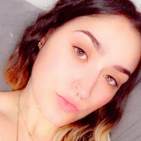 Profile Picture of Brianah Magnussen (@brianah_m) on Poshmark