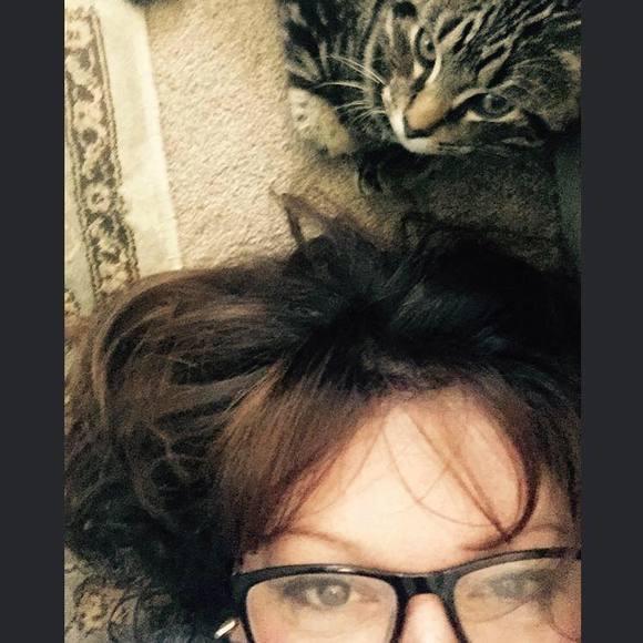 Profile Picture of Mina Giranda (@ggirl0714) on Poshmark