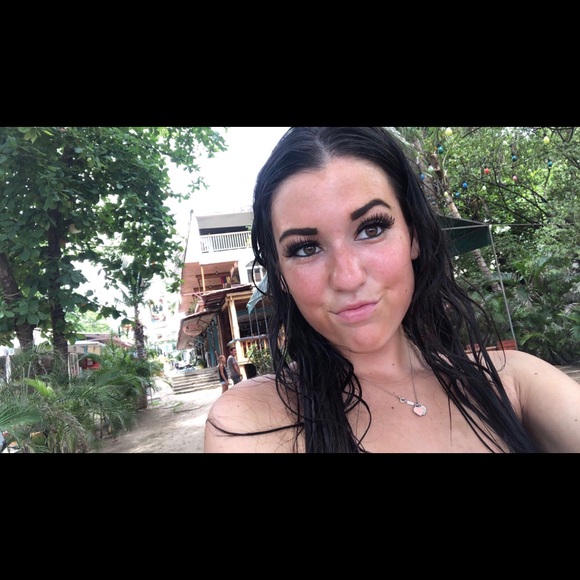 Profile Picture of Megan Mawson (@meg_maw) on Poshmark