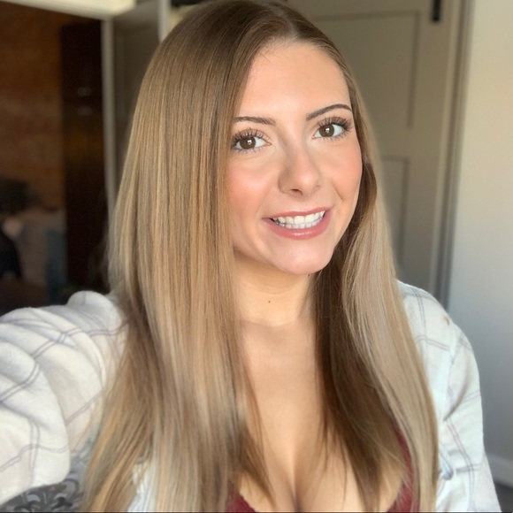 Profile Picture of Ally Haguewood (@allyhaguewood) on Poshmark