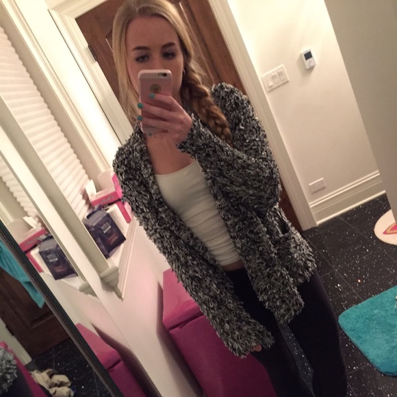 Profile Picture of Cassandra Jensen (@cassjen) on Poshmark