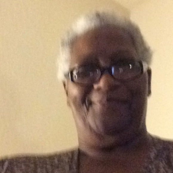 Profile Picture of Cecil Groomes (@ceemarieg) on Poshmark