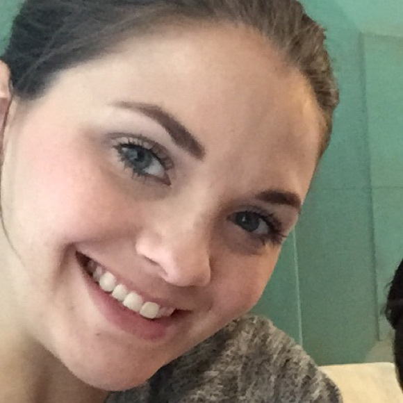 Profile Picture of Shawnee Bluth (@shawneebluth) on Poshmark