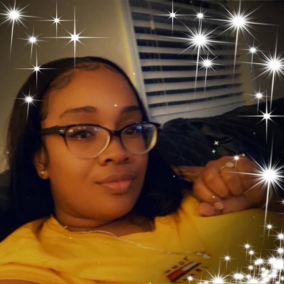 Profile Picture of Farris Robinson (@farri31) on Poshmark