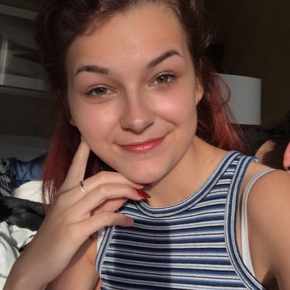 Profile Picture of Emme Castellow (@tealjesus26) on Poshmark