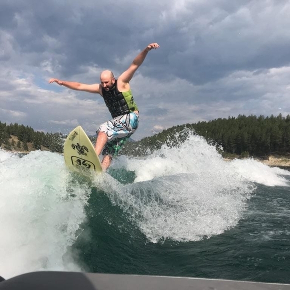 Profile Picture of Luc Levesque (@lucsemail) on Poshmark