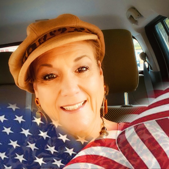 Profile Picture of Kim Bone (@kimbone) on Poshmark