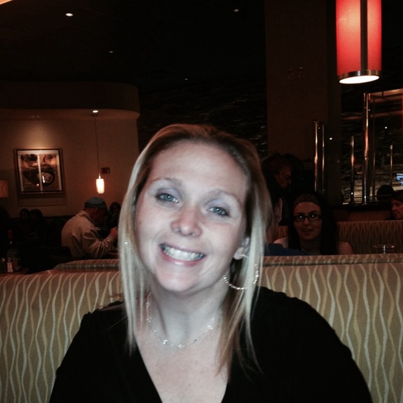 Profile Picture of Jessica Blakey (@therapyshop) on Poshmark