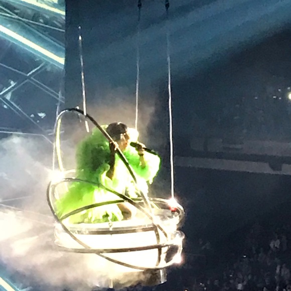 Profile Picture of Amanda Renner (@mandiren) on Poshmark