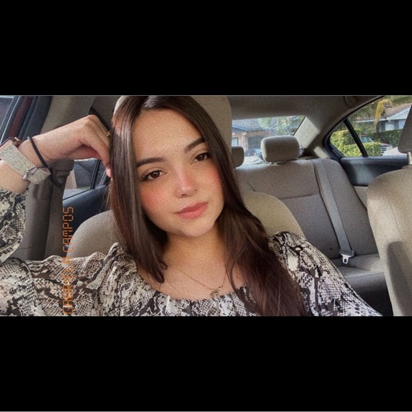 Profile Picture of Gabriela Campos (@gabrielastefa29) on Poshmark
