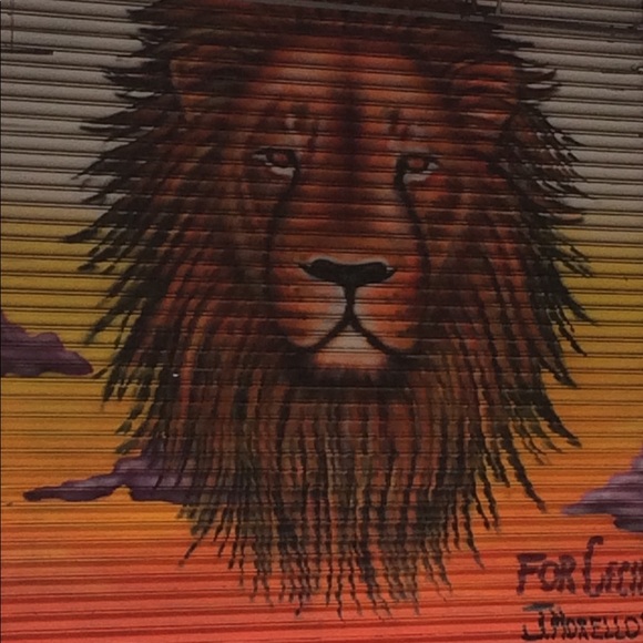 Profile Picture of Peter Wilkinson (@moneytreestores) on Poshmark