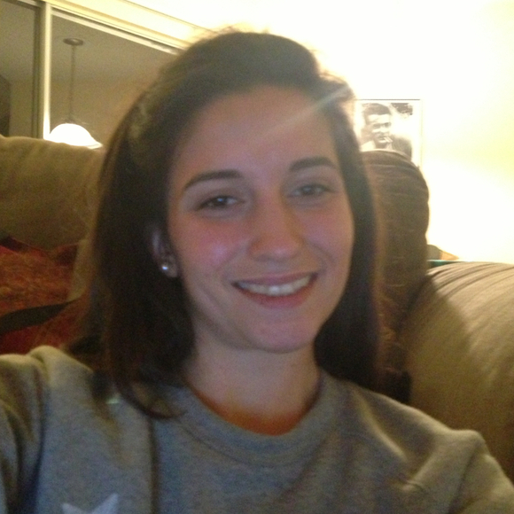 Profile Picture of Maria Albert (@mariaa272) on Poshmark