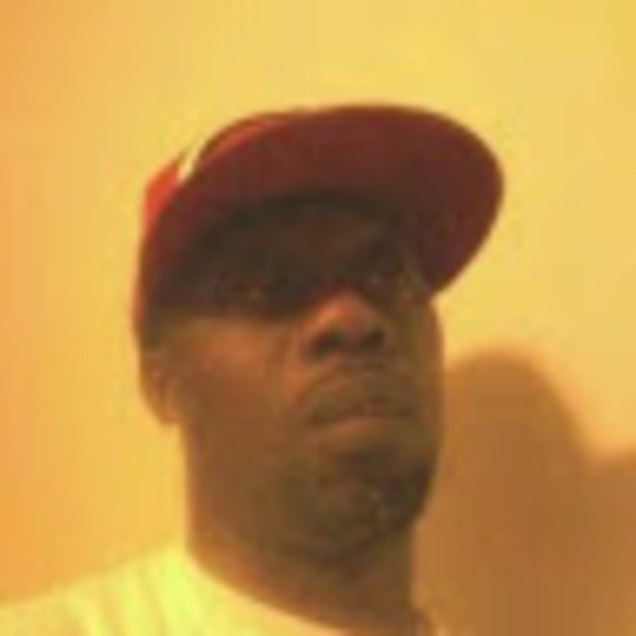 Profile Picture of Rufaro Collins (@rufarocollins) on Poshmark