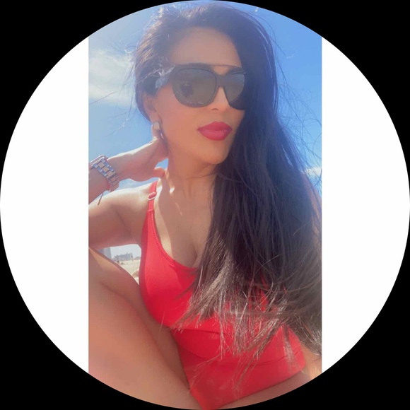 Profile Picture of Laura Bustamante (@laurabustama293) on Poshmark